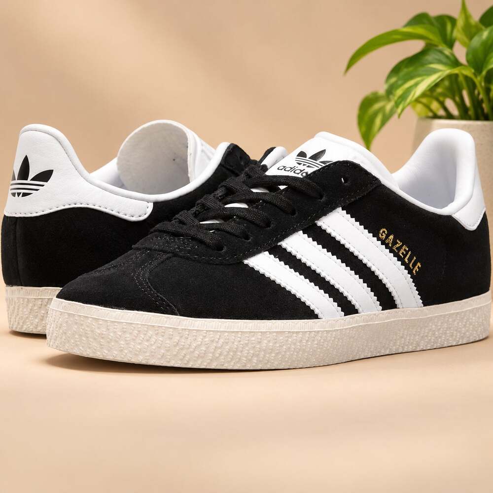 NWT adidas Originals Kids Gazelle Sneakers Black/White/Gold Size 5.5 (BB)